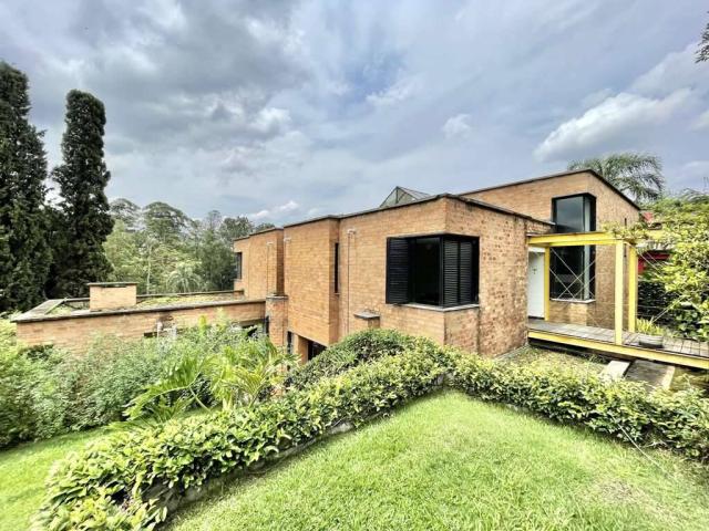 #M1101 - Casa para Venda em Cotia - SP